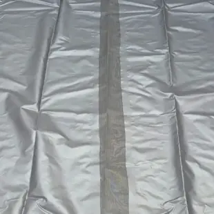 Regengoot in afdekzeil